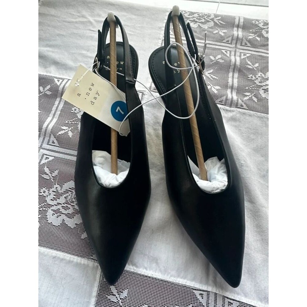 A New Day Women’s Size 7 Black Pointed Toe Slingback Gold Heel Shoes